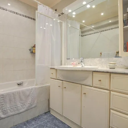 Beautiful In With Kitchen Apartment *